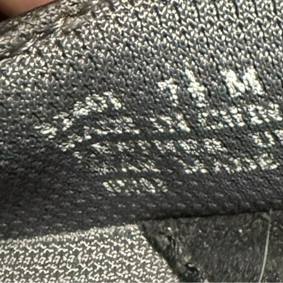 Clarks Mary Jane shoes women’s size 7.5 black leather slip on Velcro straps - Picture 10 of 10